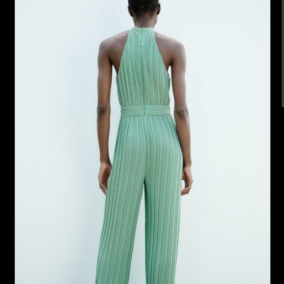 Zara Green Halter Jumpsuit with Flowing Wide-Leg Design Medium - Picture 4 of 16
